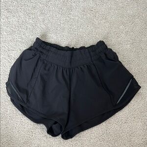 Lululemon Hotty Hot Shorts 2.5 inch Size 2